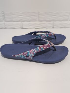 CROCS Kadee II Women’s Periwinkle Flip Flops Leopard Floral Size 9